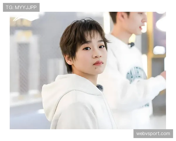 全红婵训练完偷偷吃炸鸡被教练抓包，下一秒直接跳水池冷静