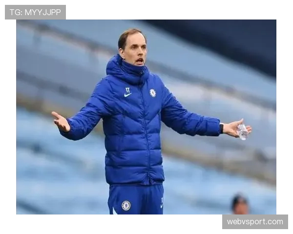 奥斯梅恩与因莫比莱：全能中锋与禁区终结者的战术功能差异解析