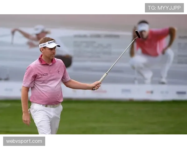 泰格·伍兹穿睡衣进高尔夫球场，这日常真让人懵圈！